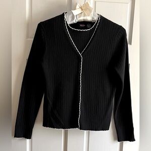 TWO FIFTY FIVE Vintage 2-piece women's knit Sweater Set black with white trim.